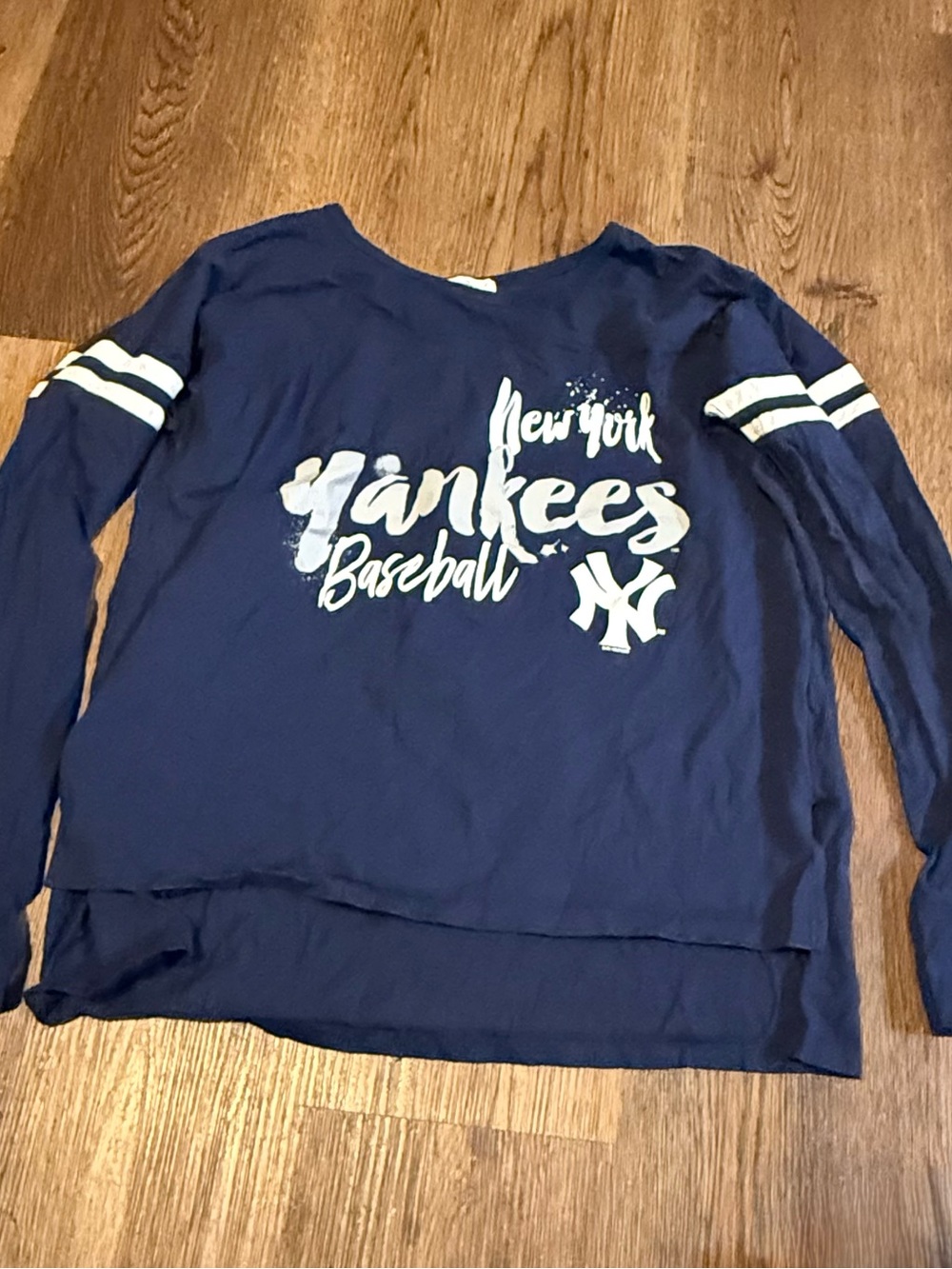 Touch by Alyssa Milano Navy Long-Sleeve New York Yankees Graphic Tee